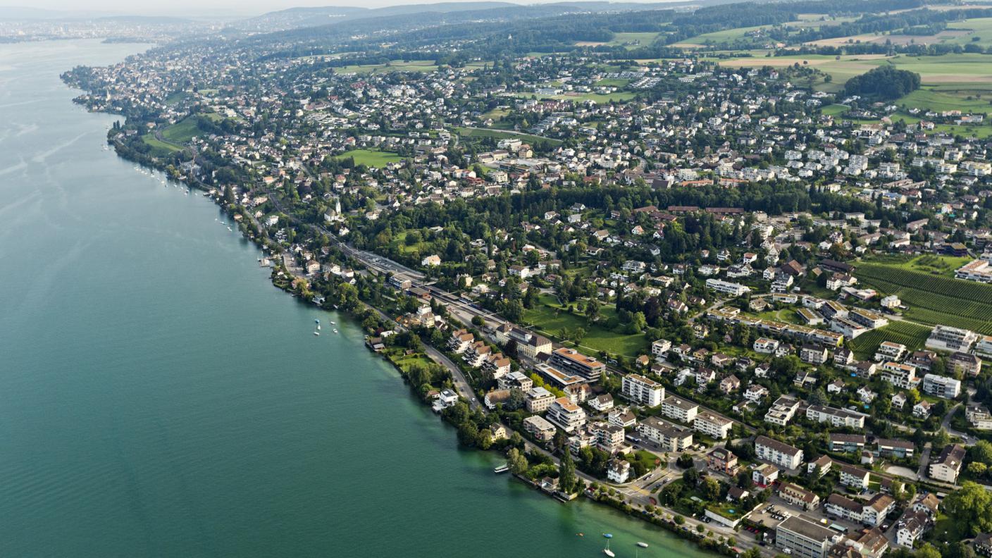 Herrliberg, l'incantevole villaggio sulle rive del lago di Zurigo, dove sarebbe nata la vicenda
