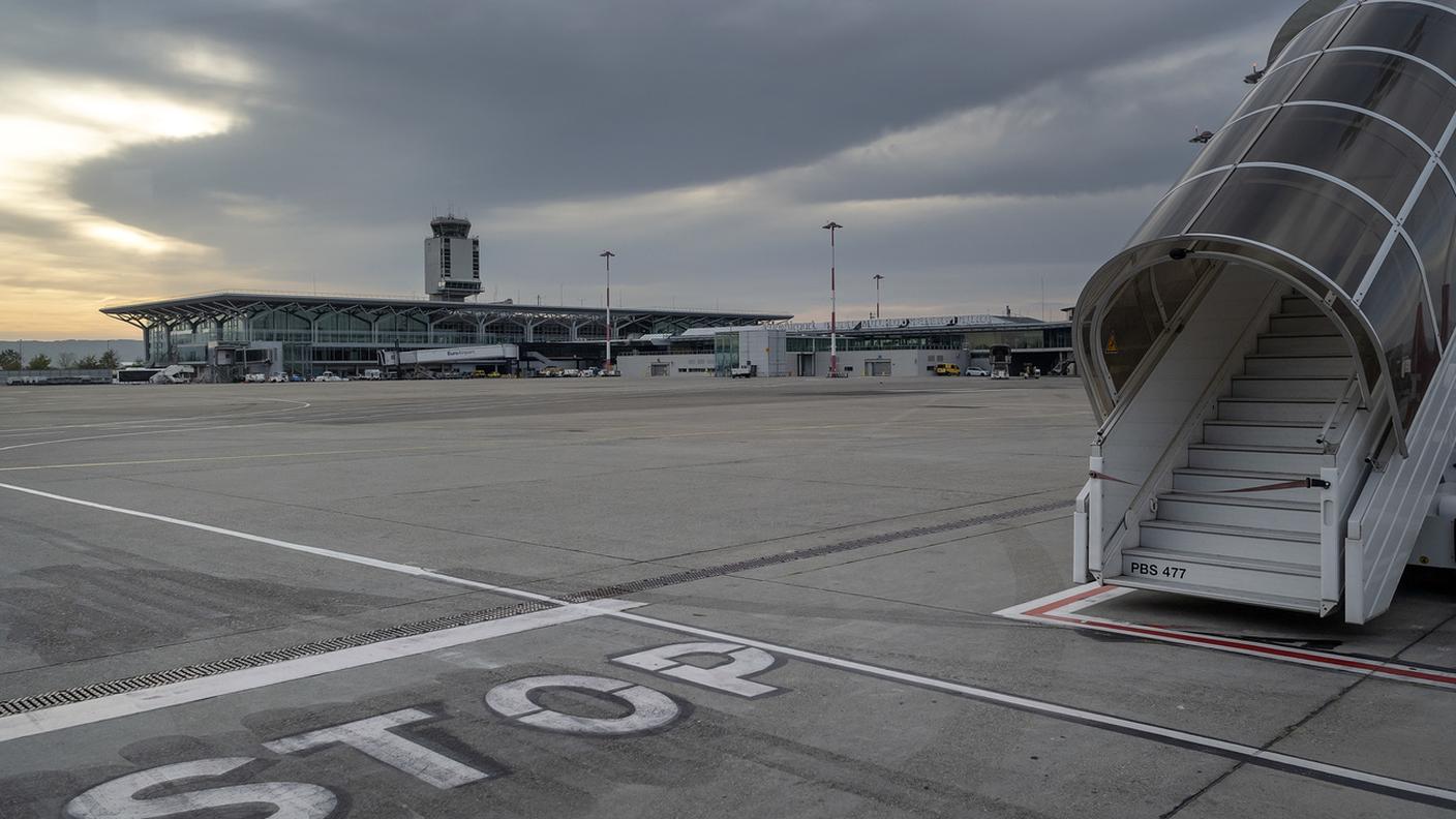 Atterraggio d'emergenza nel primo pomeriggio di sabato all'aeroporto di Basilea-Mulhouse per un aereo della British Airways partito da Bari e diretto a Londra