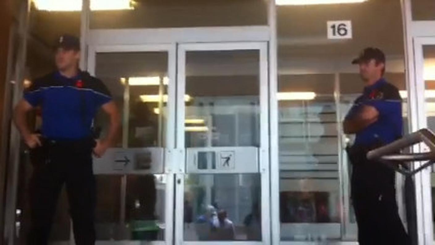 polizia bomio palazzo video.MOV