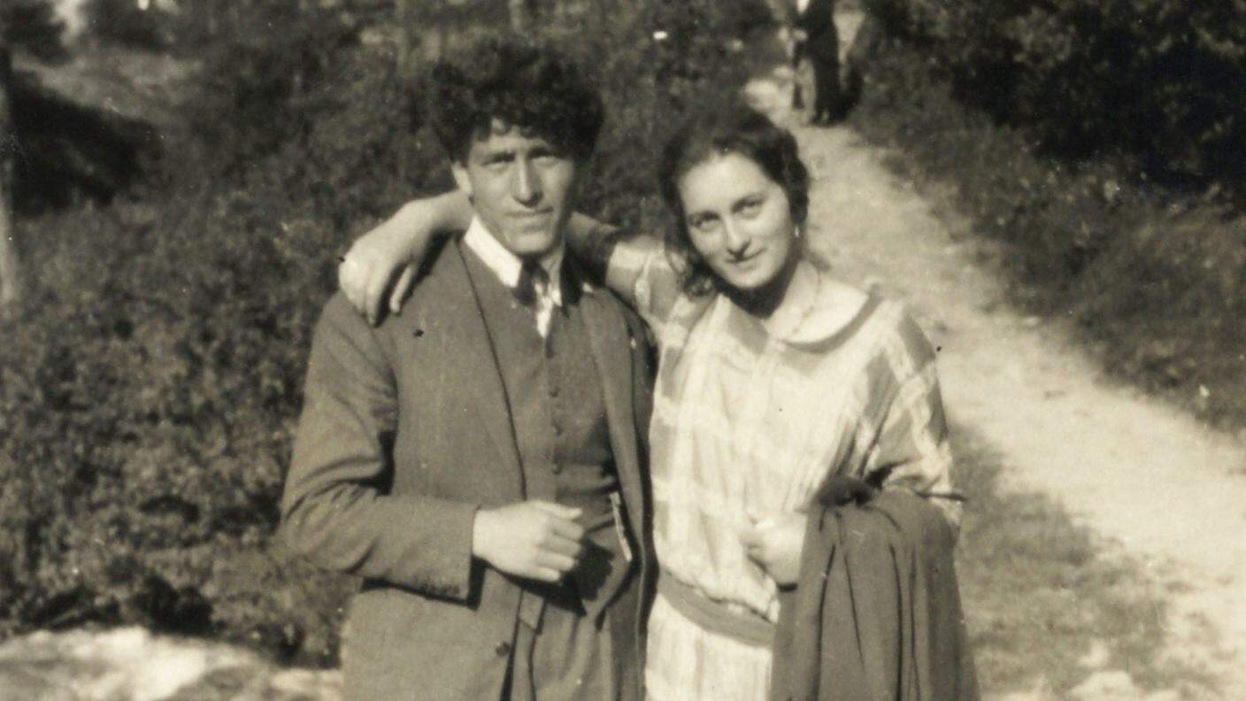 Alberto e Ottilia Giacometti, in un'immagine di un fotografo sconosciuto, risalente al 1923-1924