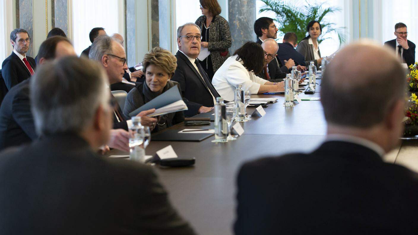 Il ministro dell'economia durante la riunione convocata oggi a Berna