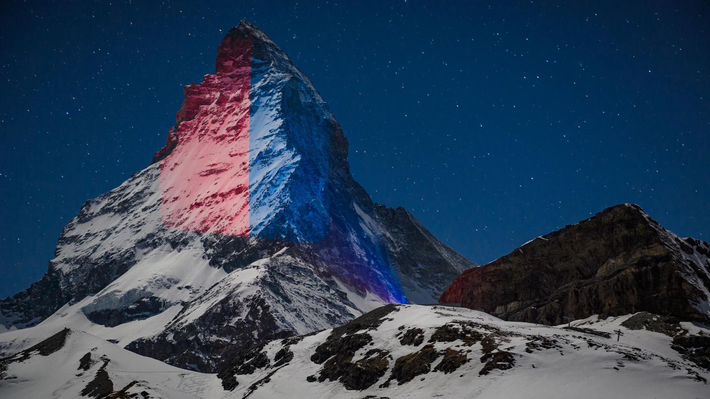 Il Cervino con la bandiera del Ticino