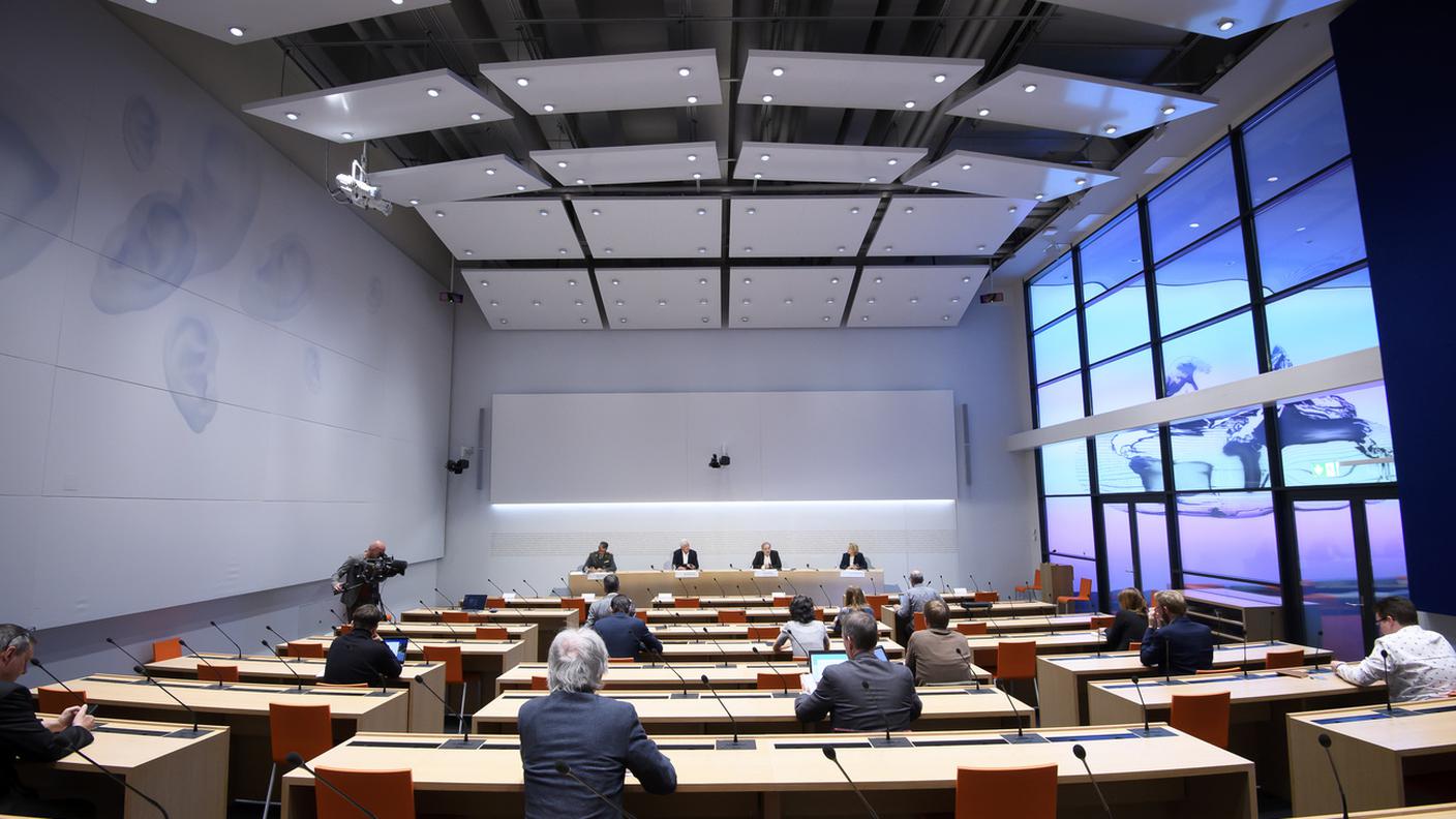 Conferenza stampa con distanze sociali a Berna