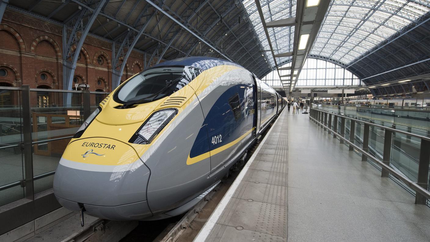 Un treno Eurostar alla stazione di Londra St. Pancras