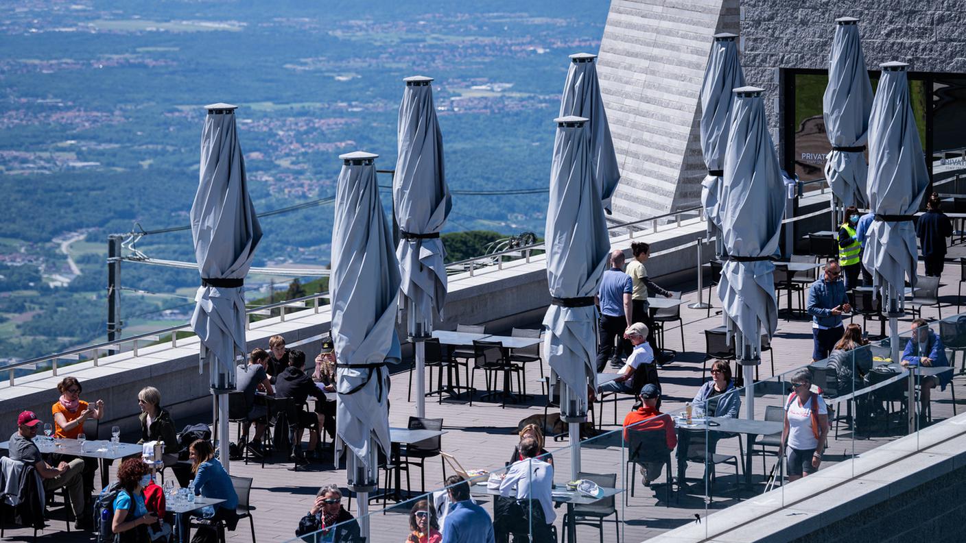 Sulla terrazza del fiori di pietra del Monte Generoso