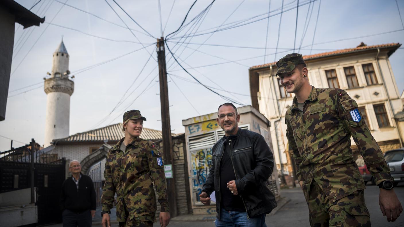 In Kosovo, a contatto con la gente. La prosecuzione della missione Swisscoy è fra i dossier salienti della sessione in corso delle Camere federali