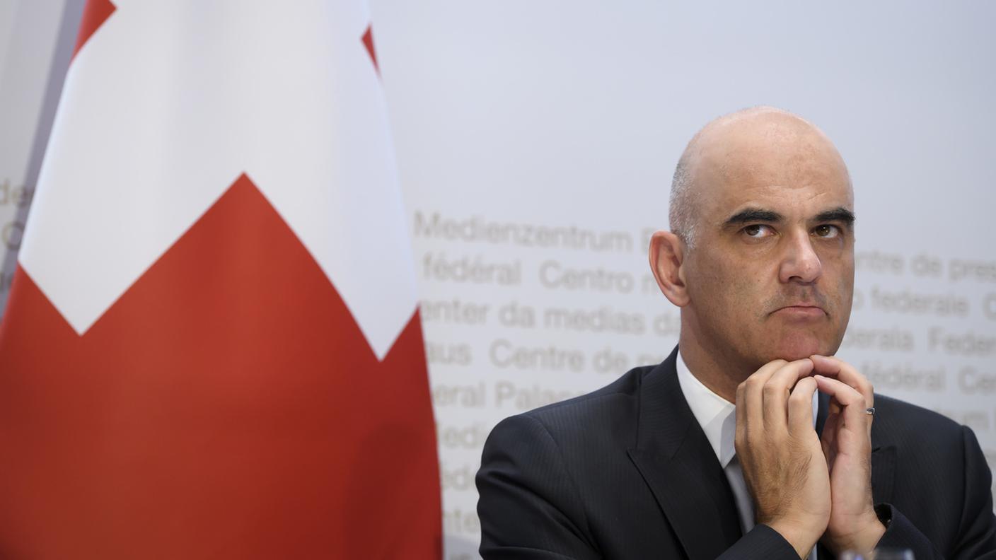 Il consigliere federale Berset torna sull'obbligo della mascherina