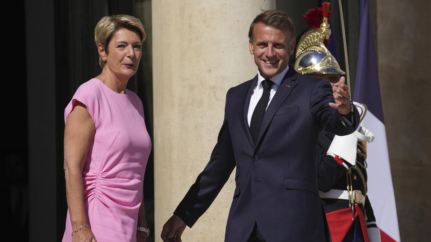 Karin Keller-Sutter e Emmanuel Macron