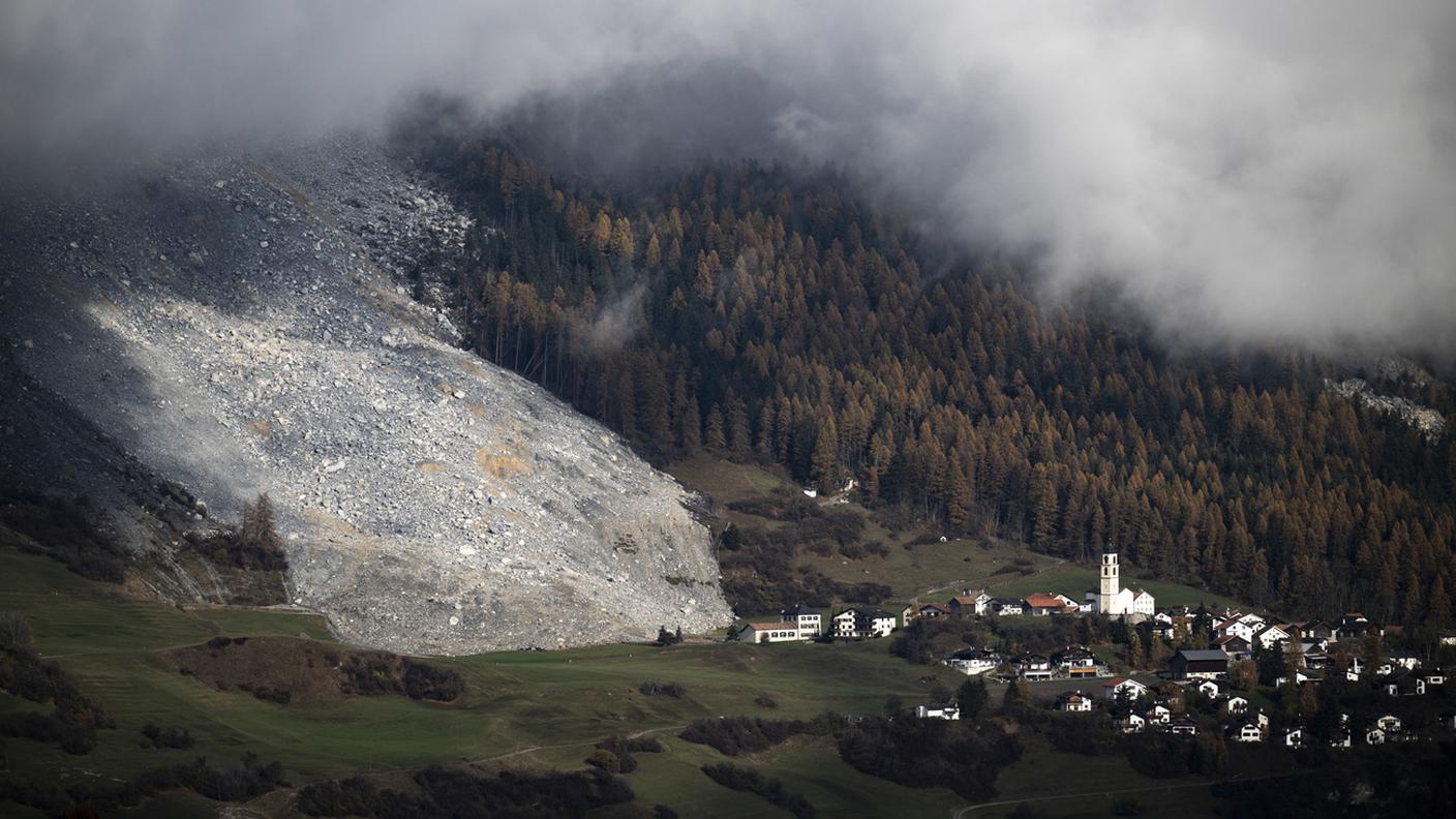 La frana che lambisce il villaggio di Brienz.jpg