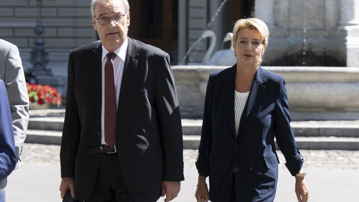 Il ministro dell'economia Guy Parmelin e la presidente della Confederazione Karin Keller-Sutter