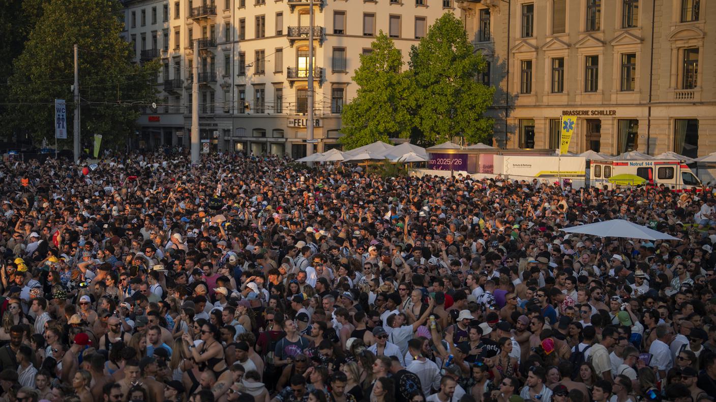 Oltre 800'000 persone a Zurigo