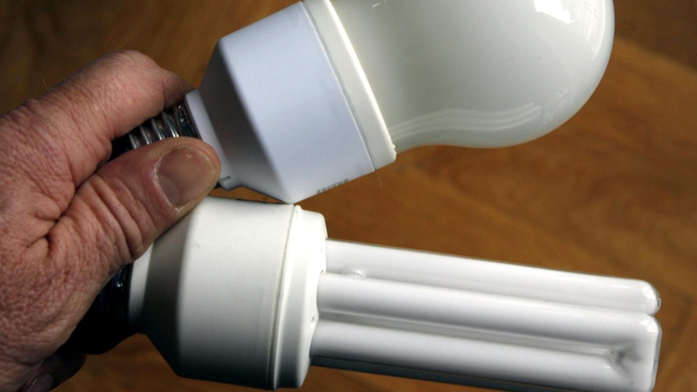 Due moderne lampadine a risparmio energetico
