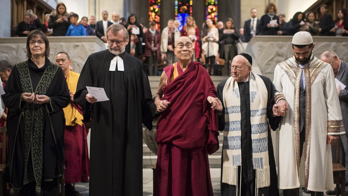 2016, cerimonia nella cattedrale Grossmünster di Zurigo, per la visita del Dalai Lama in Svizzera