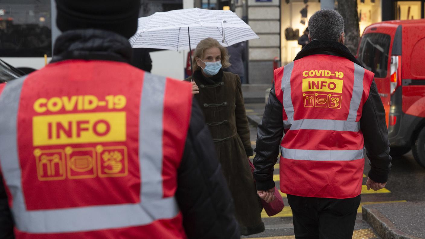 I Covid Angels pattugliano le strade di Ginevra per far rispettare l'obbligo della mascherina