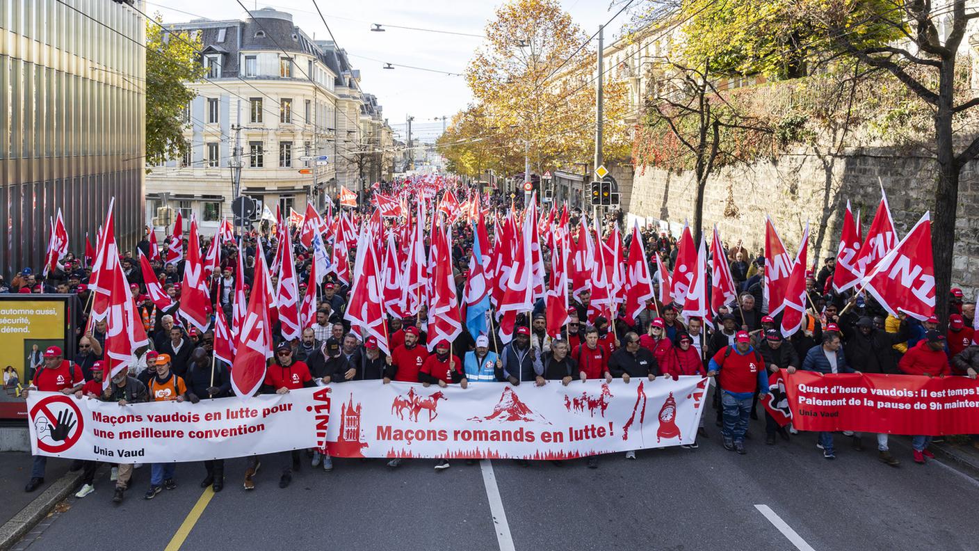 Gli operai edili denunciano le loro condizioni di lavoro (Losanna , 4 novembre 2025)