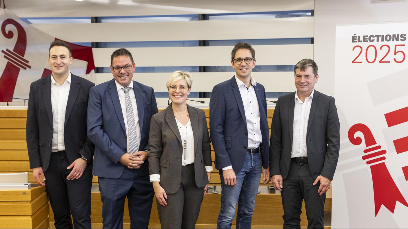 Da sinistra: Valentin Zuber (PS), Stephane Theurillat (Centro), Rosalie Beuret Siess (PS), Raphael Ciocchi (PS), Jean-Paul Lachat (Centro)