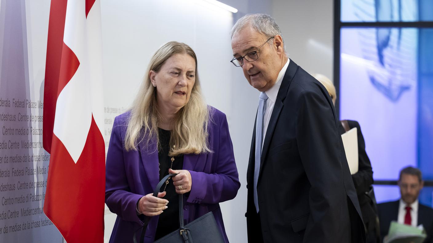 Helene Budliger Artieda con Guy Parmelin