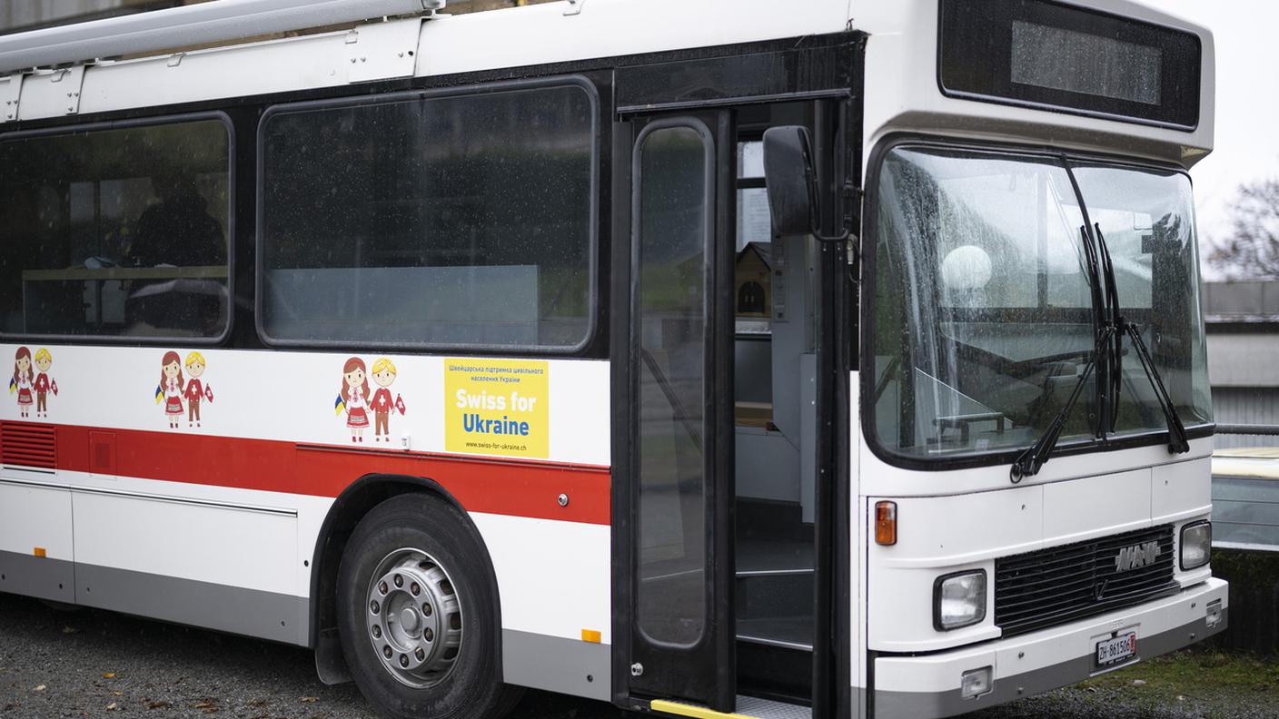 L'autobus sangallese che diventerà un asilo mobile per i bambini ucraini che hanno perso i loro, bombardati dai russi