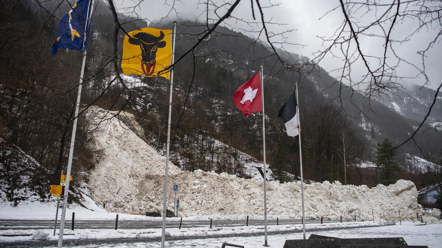 La valanga scesa nel canton Uri ha bloccato la circolazione tra Seedorf e Bauen