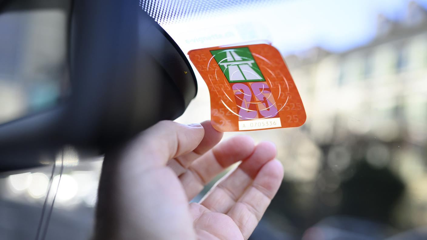 Il costo di un contrassegno autostradale nuovo ammonta a 40 franchi.