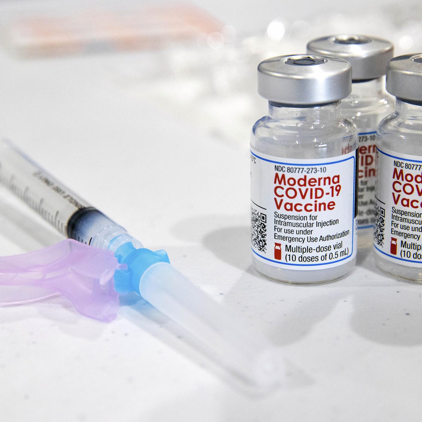 Per ora in Svizzera sono disponobili sono due vaccini: Pfizer e Moderna