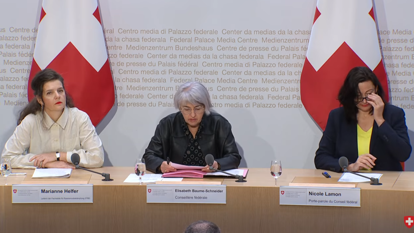 La responsabile del DFI, in un momento della conferenza stampa di stamani a Berna