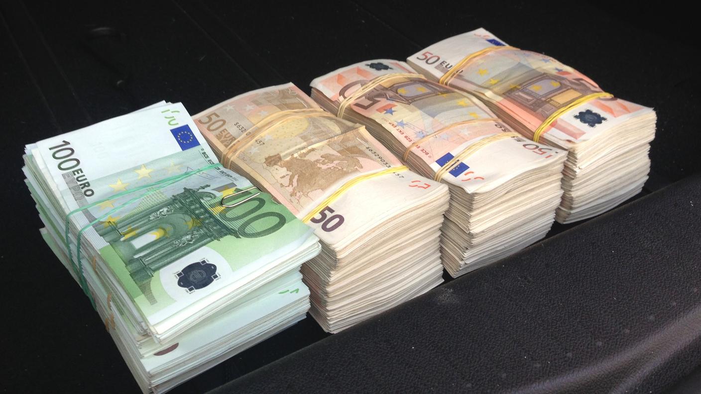 euro sequestrati 10.05.2013 gdf.jpg
