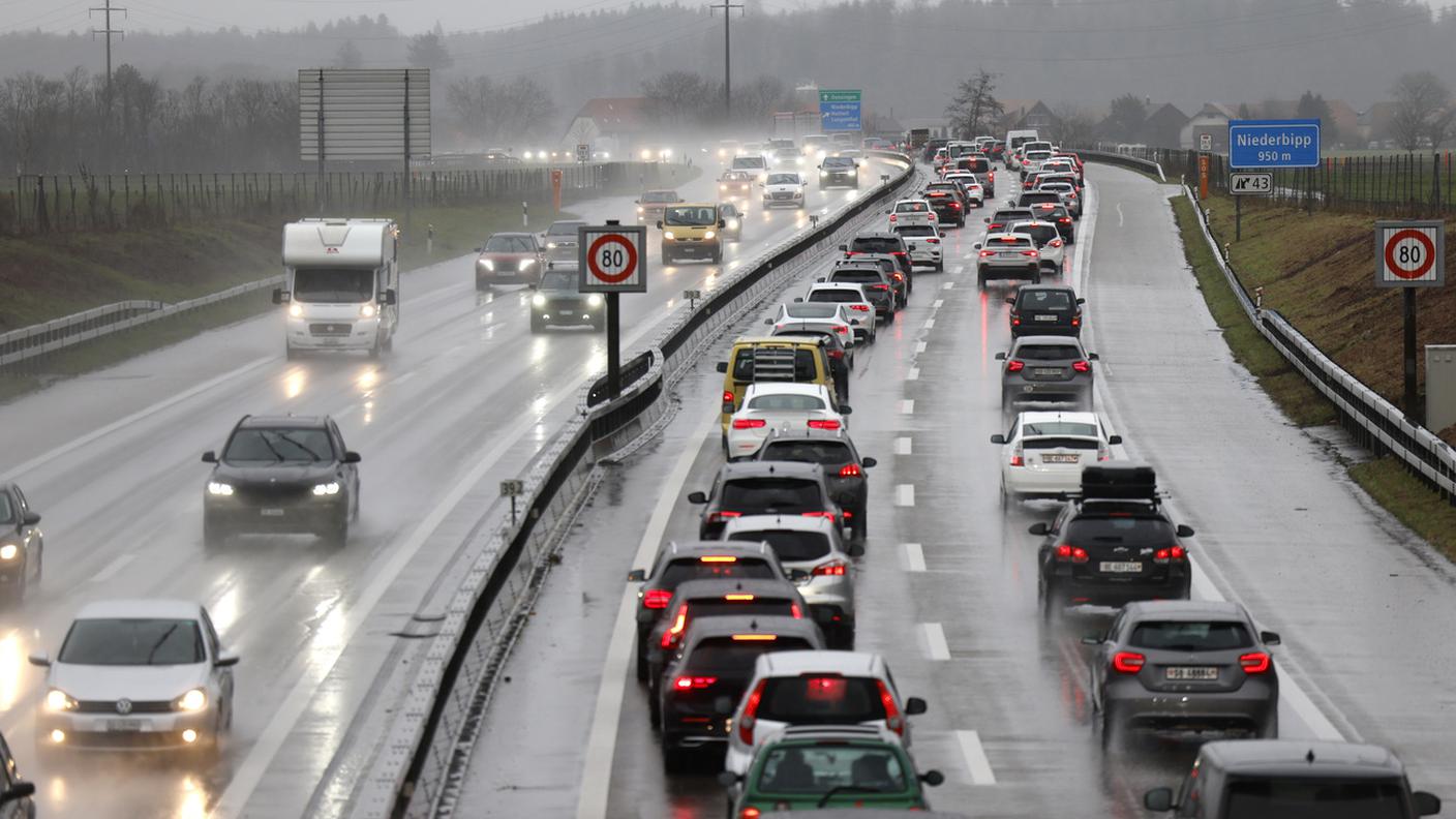 Per le Feste previsto traffico intenso sulle strade svizzere