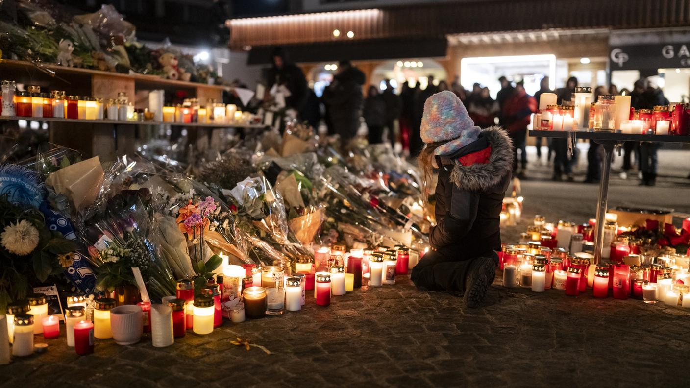L'omaggio alle vittime di Crans-Montana