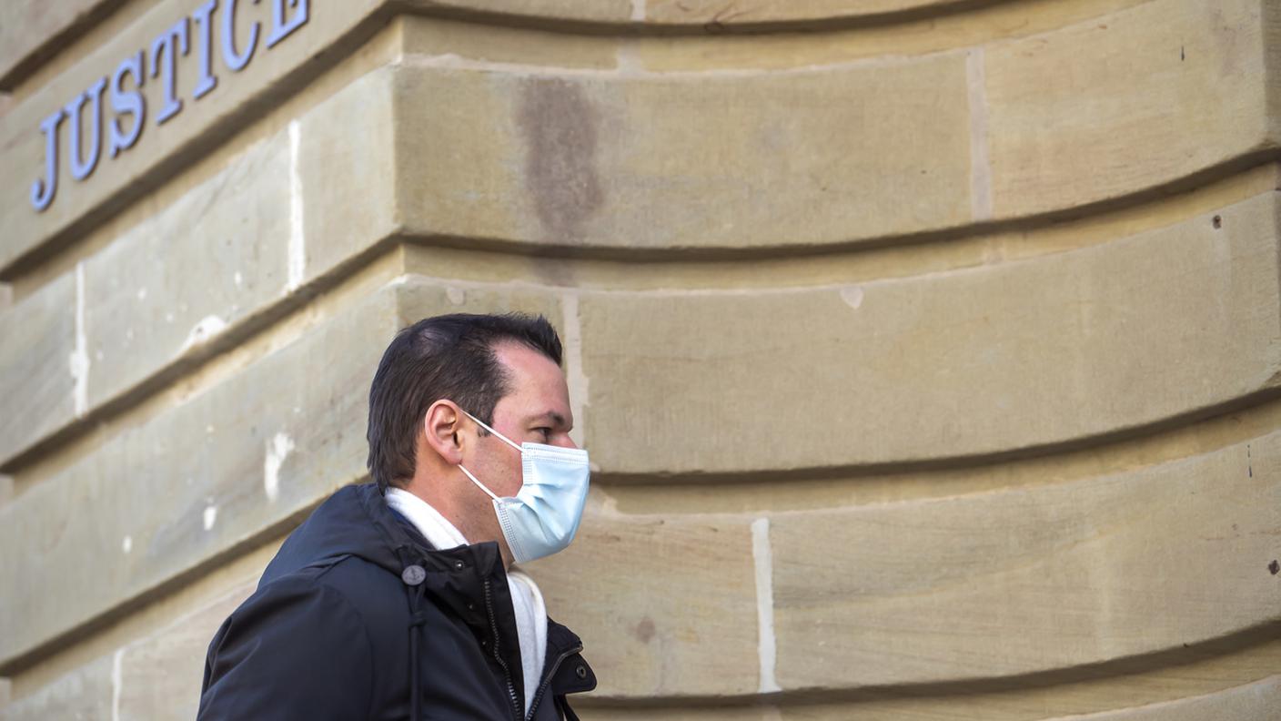 Pierre Maudet all'arrivo in tribunale