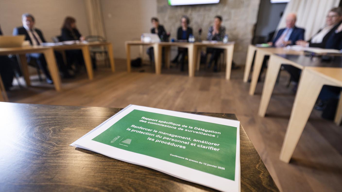 La commissione parlamentare di sorveglianza ha presentato lunedì le sue conclusioni