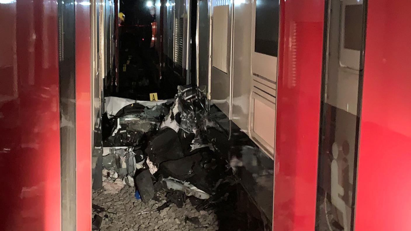La conducente è rimasta gravemente ferita 
