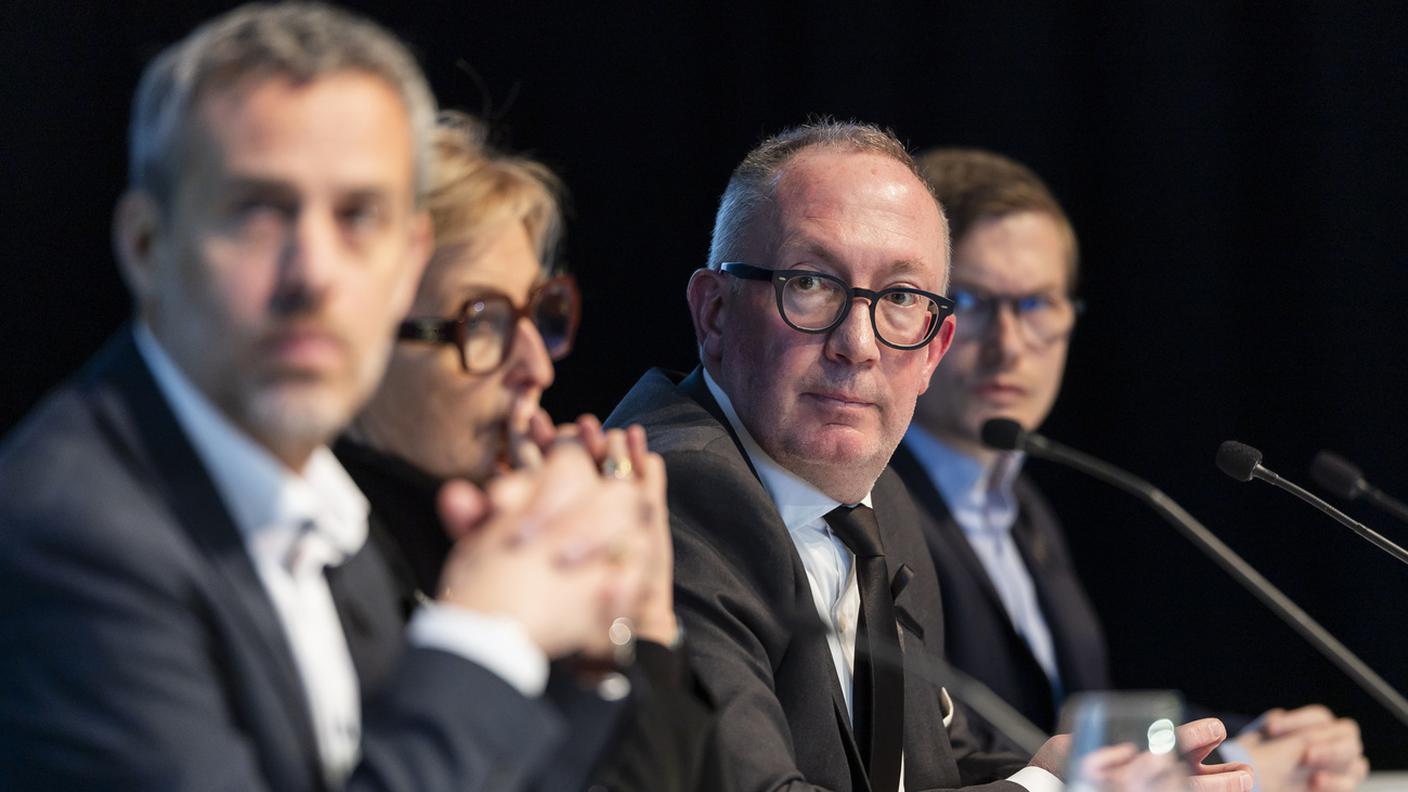 Francois Berclaz, Nicole Bonvin Clivaz, Nicolas Feraud e Patrick Clivaz durante la conferenza stampa del 6 gennaio