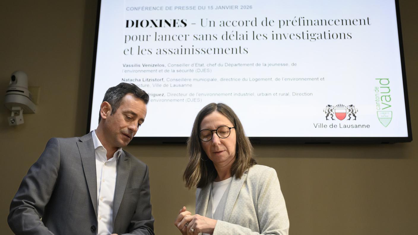 La municipale losannese Natacha Litzistorf, a destra, con il consigliere di Stato vodese Vassilis Venizelos