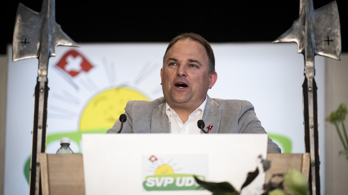 Il presidente UDC Marcel Dettling durante il suo discorso sabato davanti ai delegati