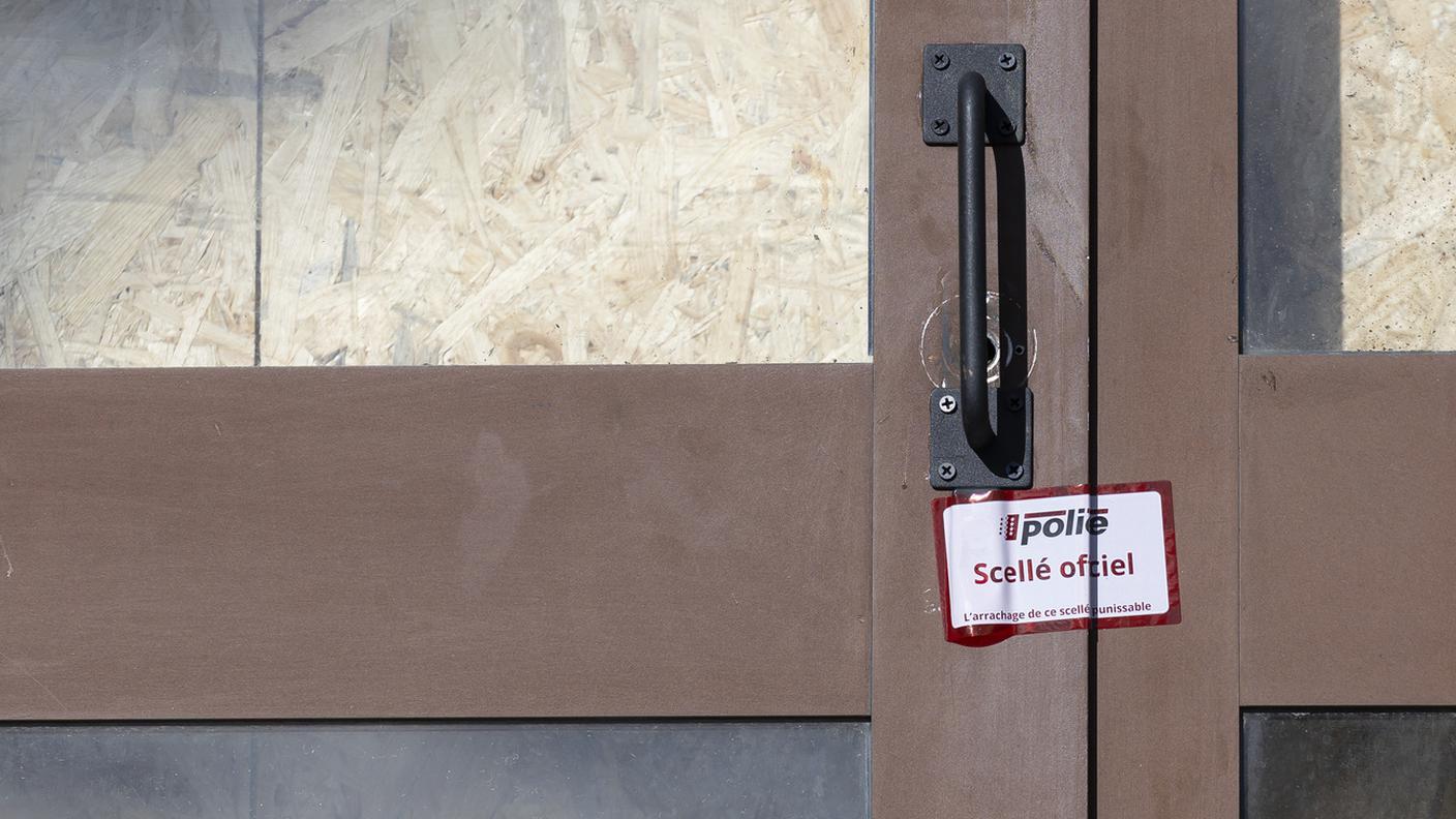 I sigilli all'ingresso del Le Constellation