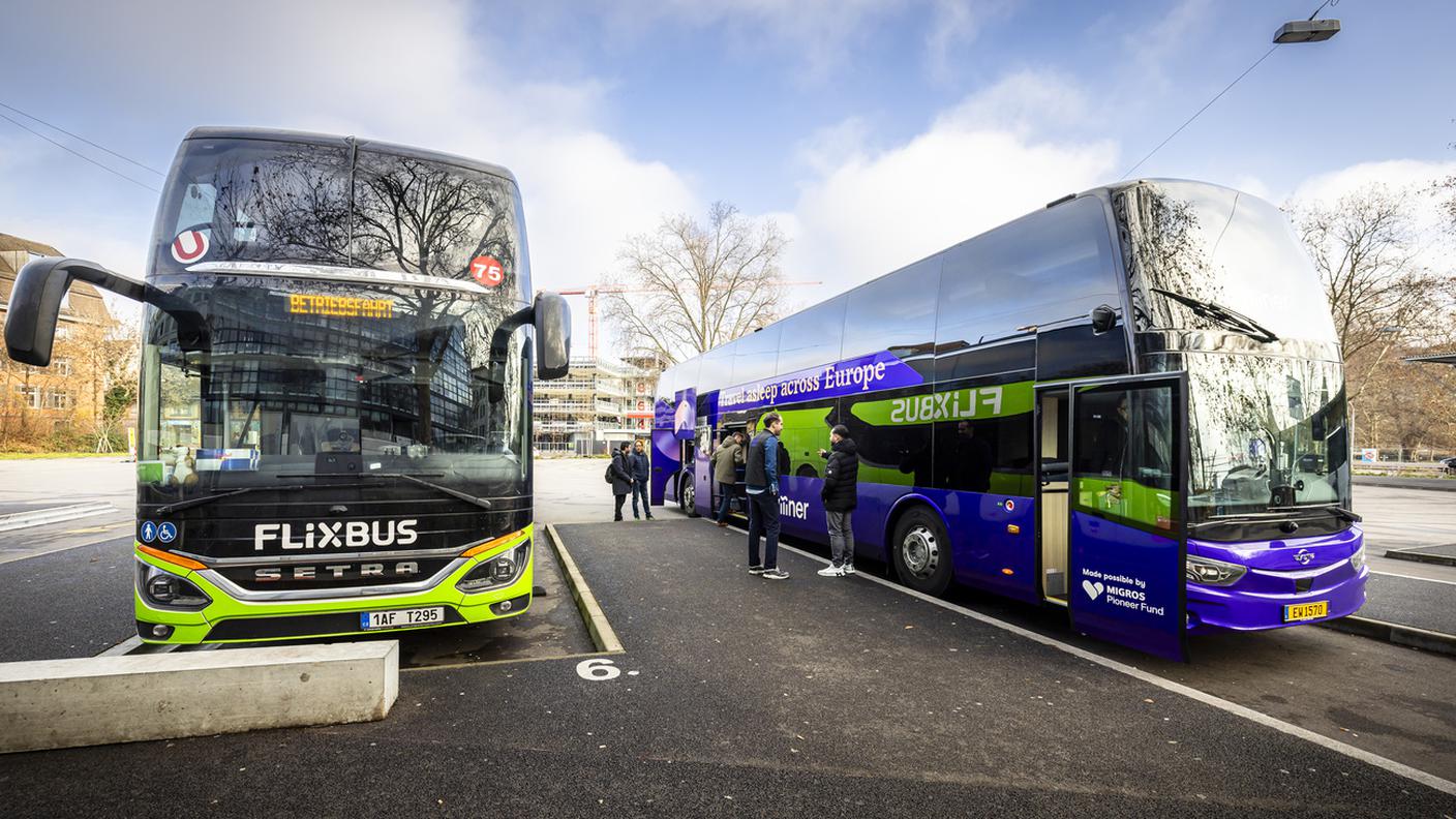 La fermata dei bus a lunga percorrenza a Zurigo