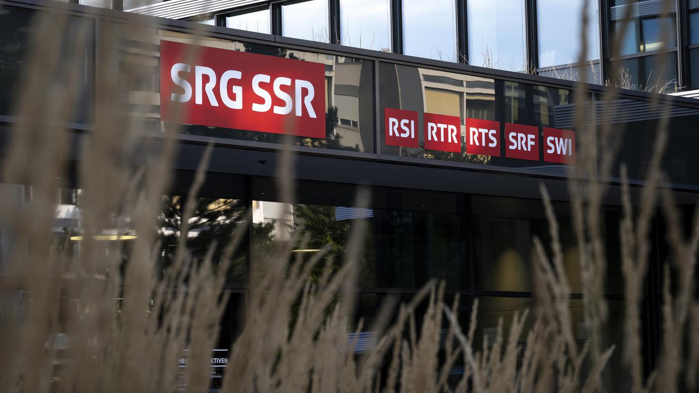 L'ingresso della sede centrale della SRG SSR con i loghi di RSI, RTR, RTS, SRF e SW