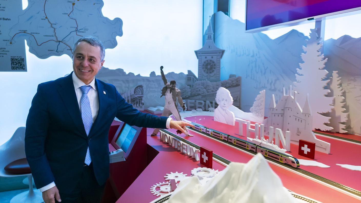 Il consigliere federale Ignazio Cassis durante la visita a Casa Svizzera ai Giochi olimpici Milano-Cortina 2026