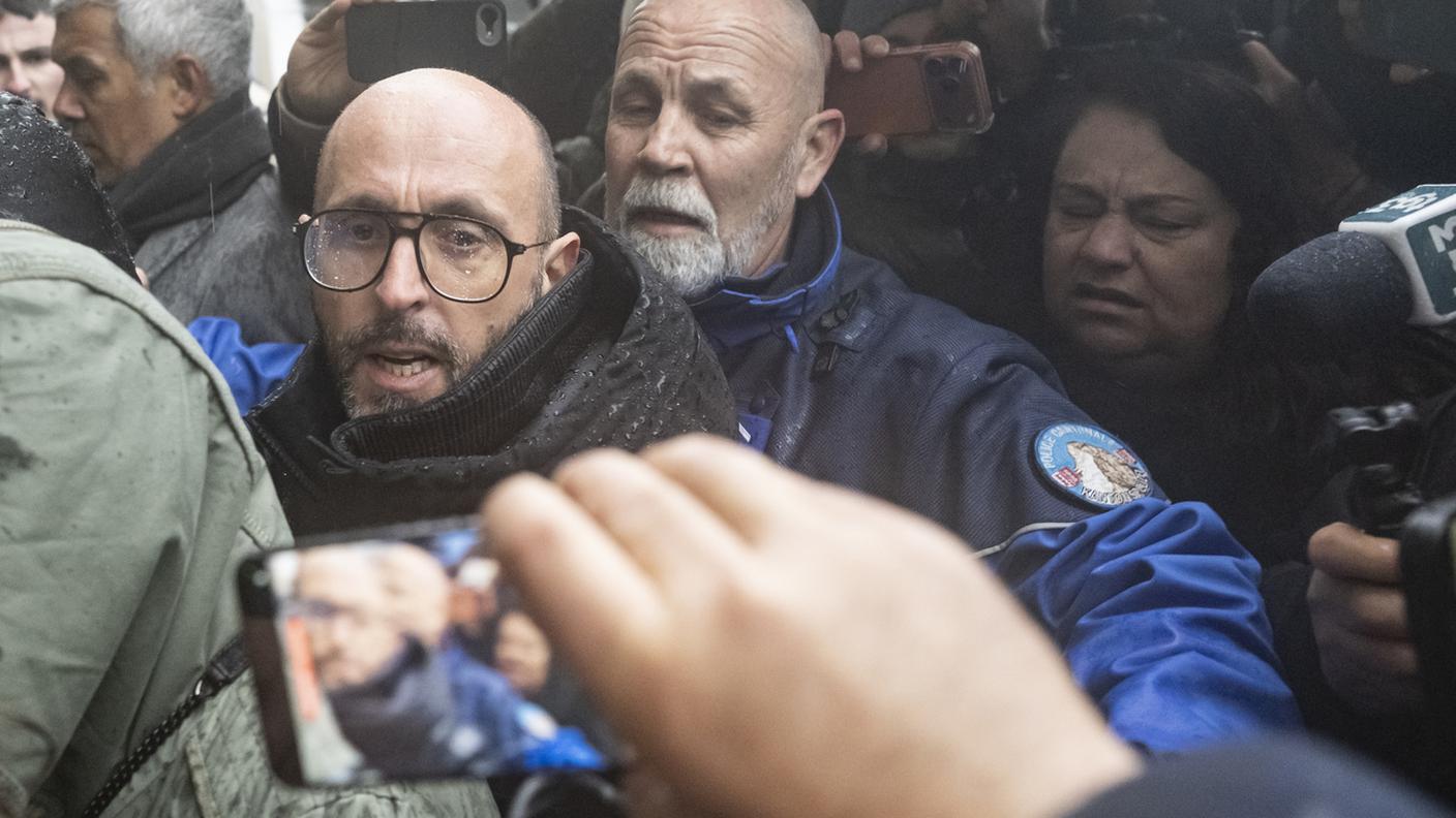 L'arrivo di Jacques Moretti scortato dalla polizia