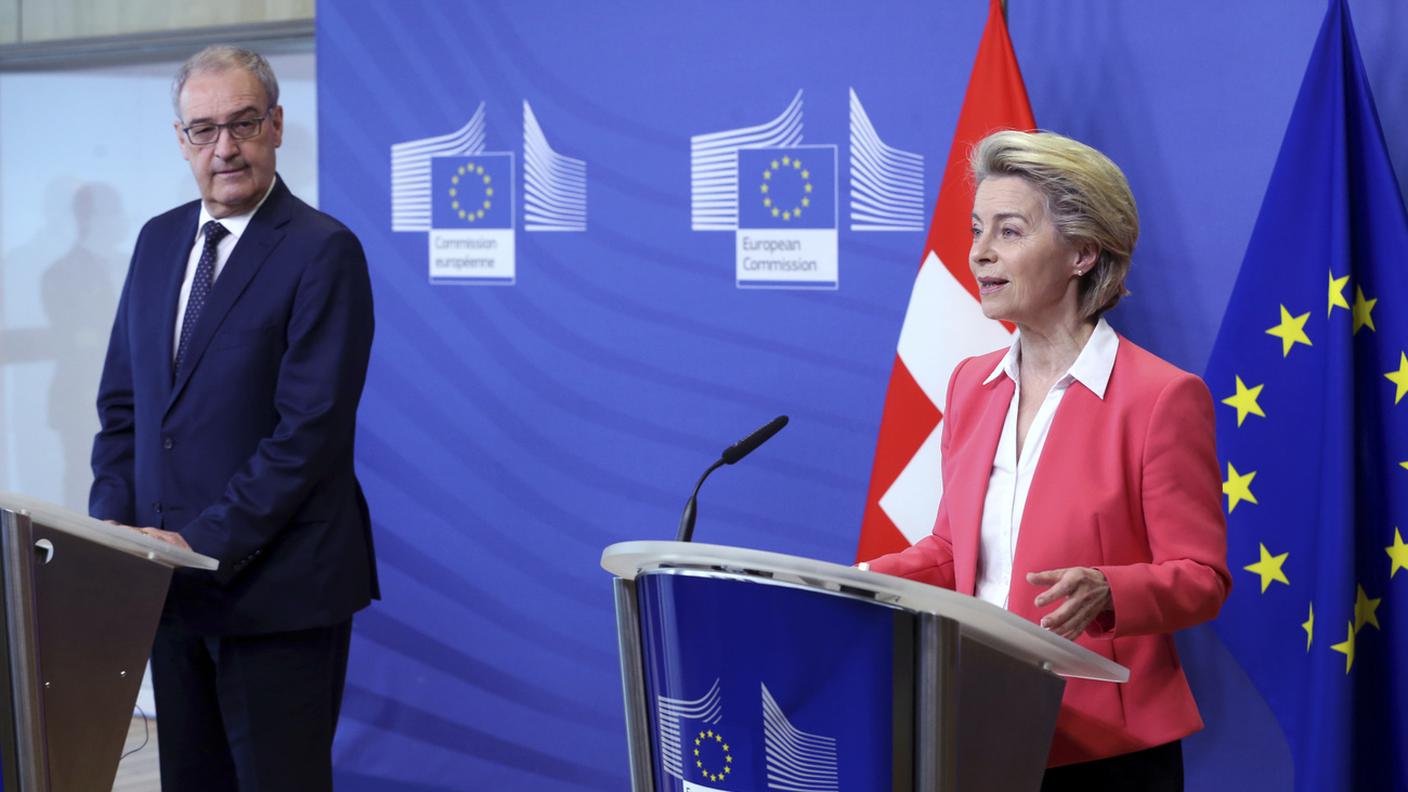 Parmelin e Von der Leyen al momento delle dichiarazioni prima del colloquio di Bruxelles