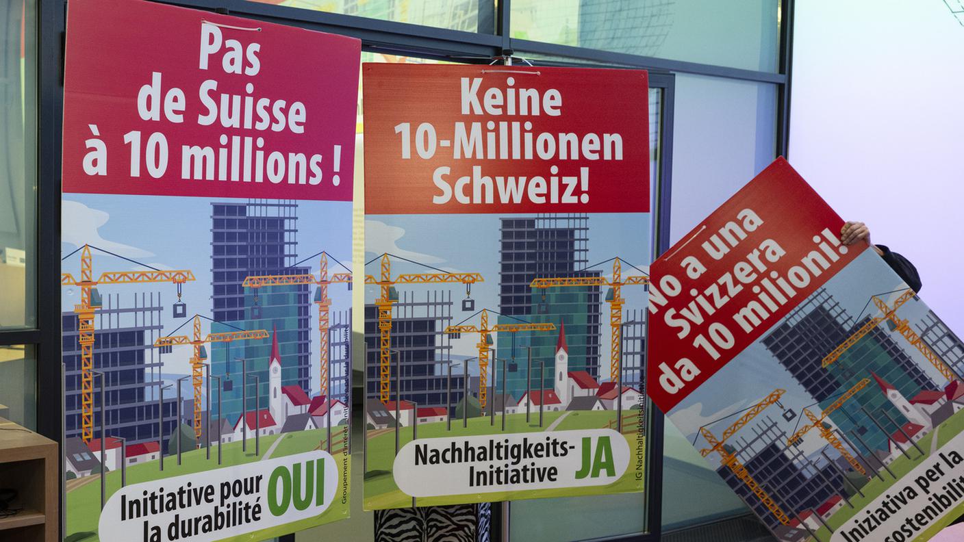 L'UDC lancia campagna per iniziativa "No a Svizzera da 10 milioni!"