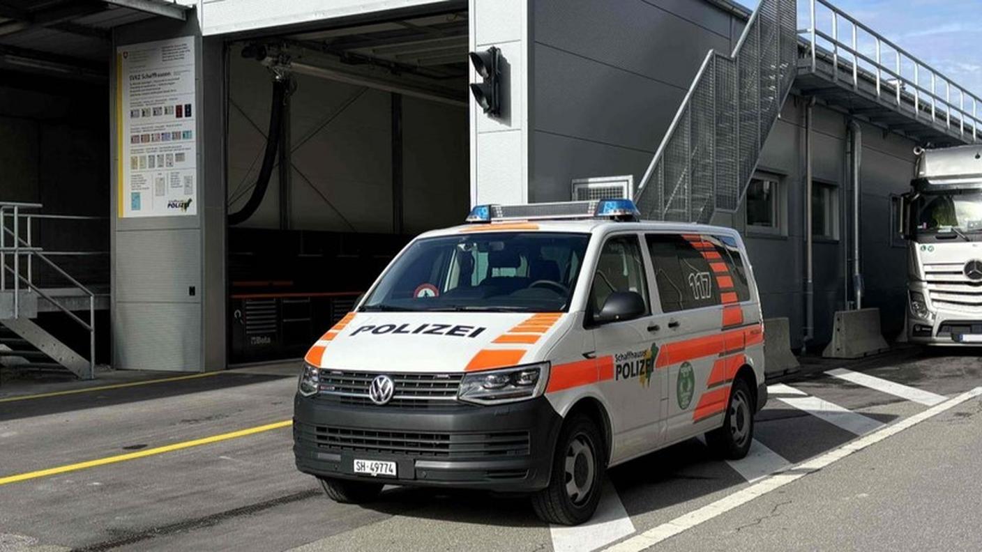 La polizia sciaffusana ha bloccato l'autista che viaggiava da oltre un giorno senza le soste necessarie