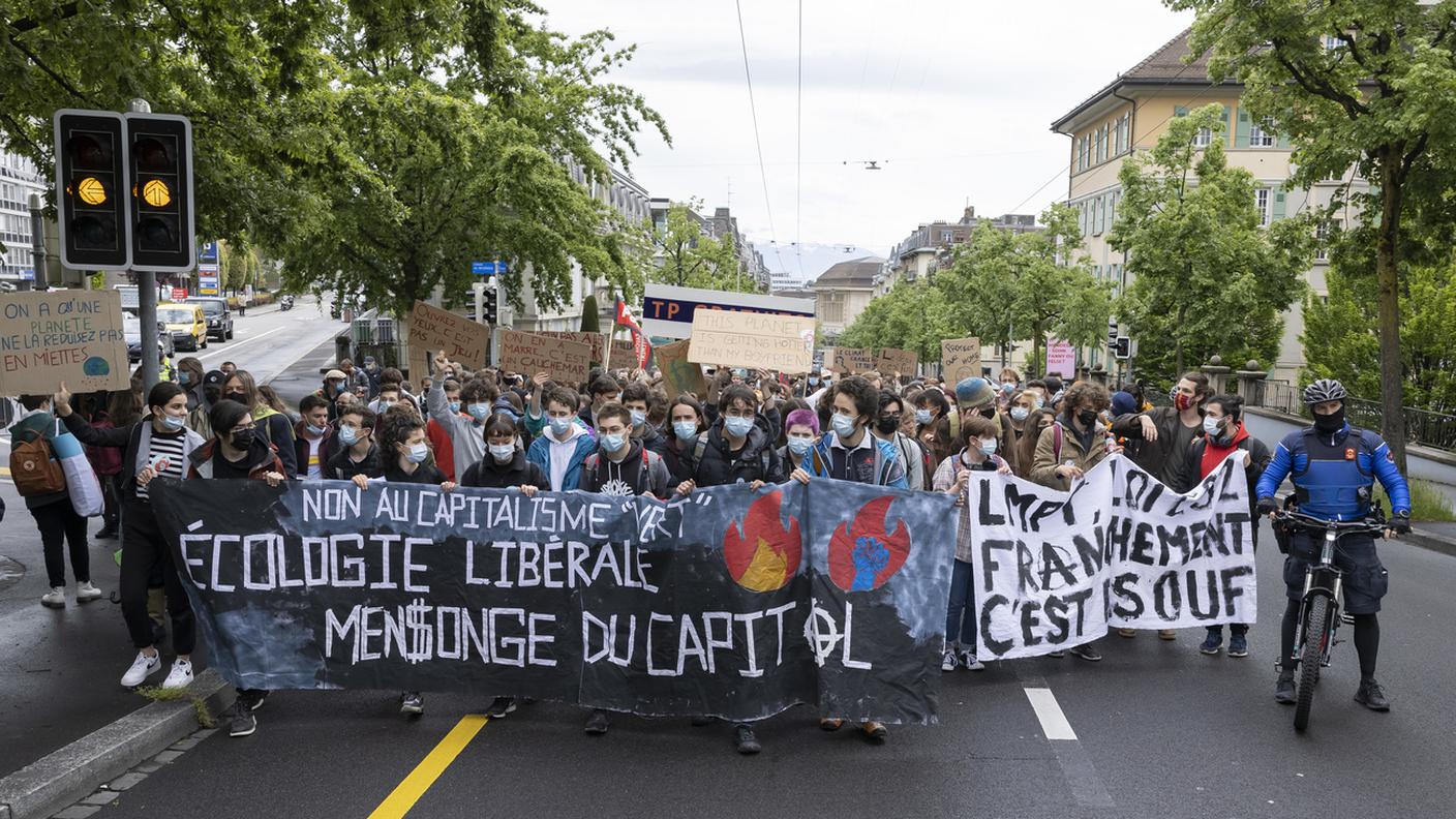 Circa 250 giovani in corteo a Losanna