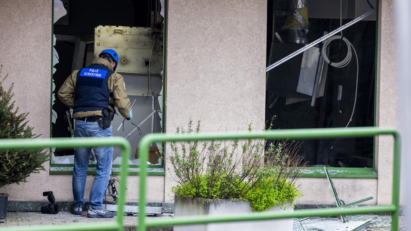 Il bancomat fatto esplodere nel dicembre 2025 a Gland (VD)