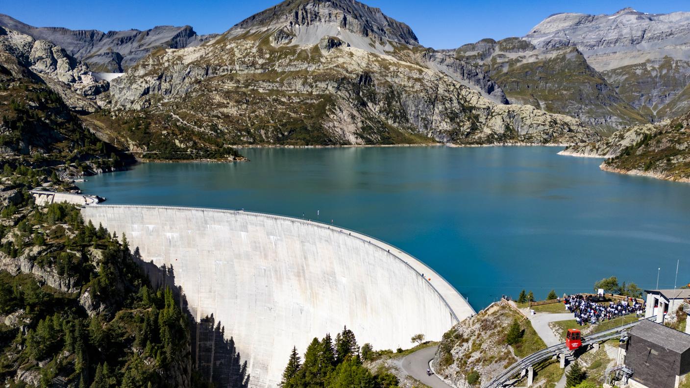 La diga di Emosson, uno dei numerosi impianti idroelettrici svizzeri