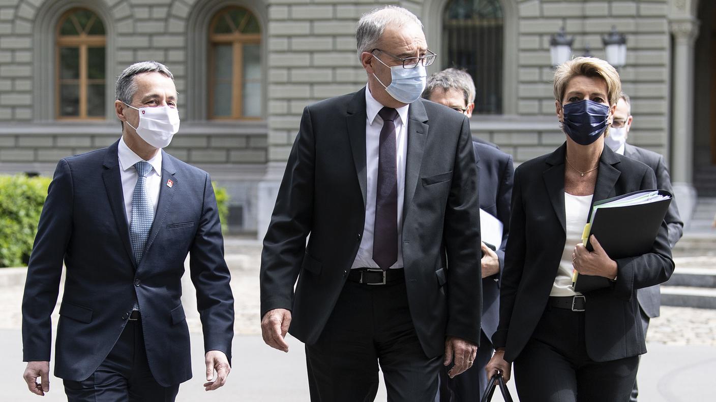 Critiche al Governo, rappresentato alla conferenza stampa di mercoledì da Ignazio Cassis, Guy Parmelin e Karin Keller-Sutter