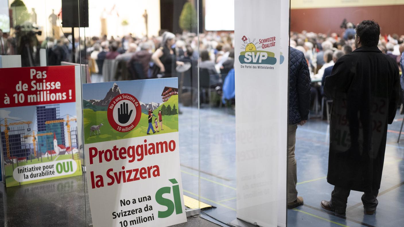 I due campi stanno investendo somme senza precedenti per convincere gli svizzeri a votare nel senso da loro auspicato il 14 giugno