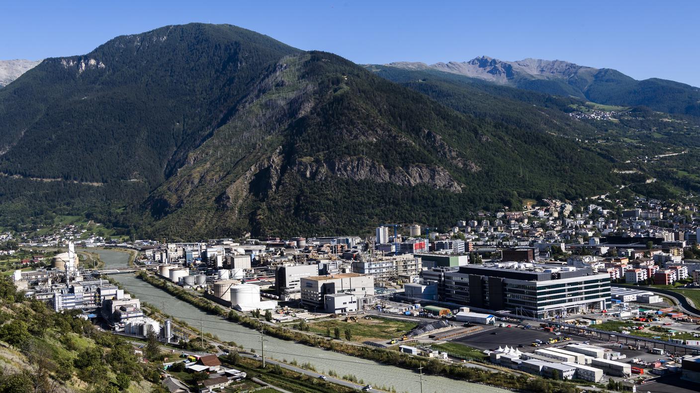 Una veduta generale della Lonza e di Visp: la conversione alle biotecnologie ha portato alla costruzione di nuovi stabili e a un gran numero di assunzioni. La cittadina continua a crescere con la sua azienda faro