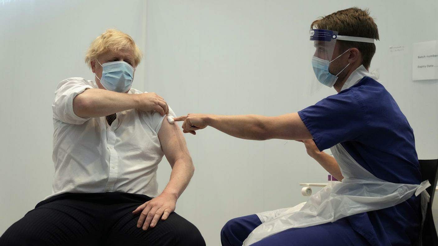 Il premier inglese Boris Johnson è completamente vaccinato